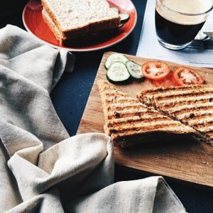 Moederdag ontbijt Toast houten plank - 6x inspiratie moederdag - Mels Feestje"