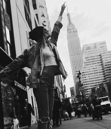 Instagram foto NYC de Empire state building puntje topje aanraken - mels Feestje New York