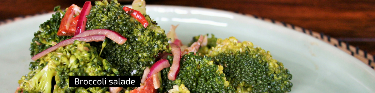 "Broccoli salade met ui knoflook blauwe kaas en chorizo - gezond recept voor avondeten - mels feestje"