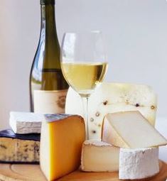 Kaas en wijn op je tuinfeest - noteer de smaken op een krijtbord en laat je gasten kiezen - mels Feestje